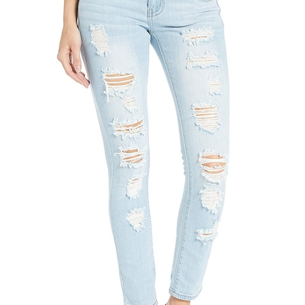 Covergirl Womens distressed jeans NWOT